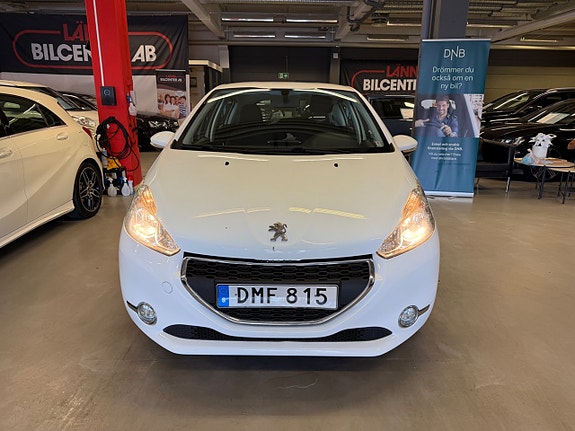 Peugeot 208 3 of 21