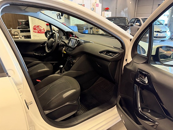 Peugeot 208 15 of 21