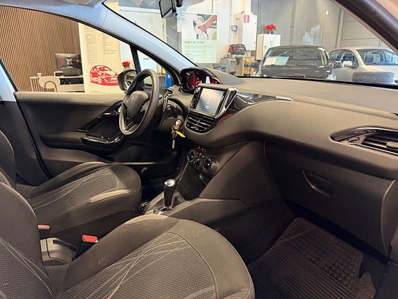 Peugeot 208 16 of 21