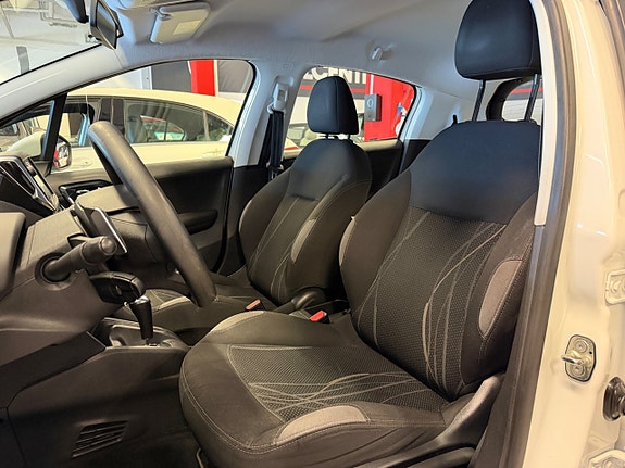 Peugeot 208 14 of 21