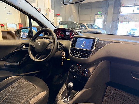 Peugeot 208 17 of 21