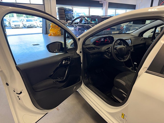Peugeot 208 8 of 21