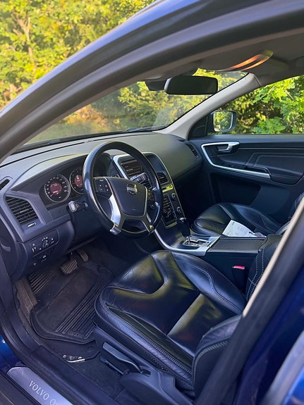 Volvo XC60 3 of 5