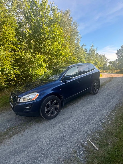 Volvo XC60 2 of 5