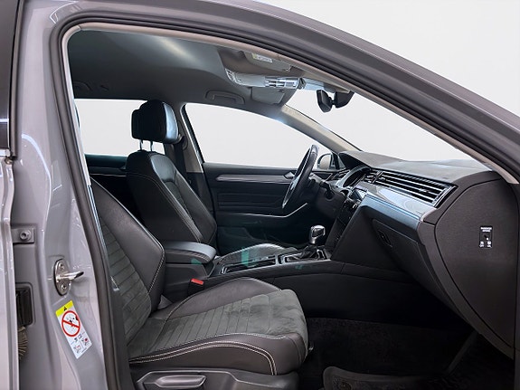 Volkswagen Passat 12 of 18