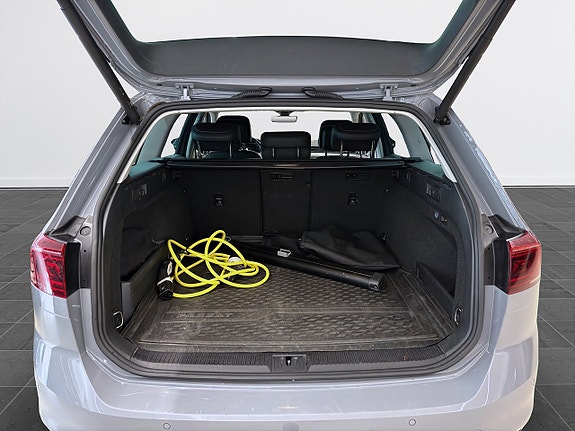 Volkswagen Passat 13 of 18