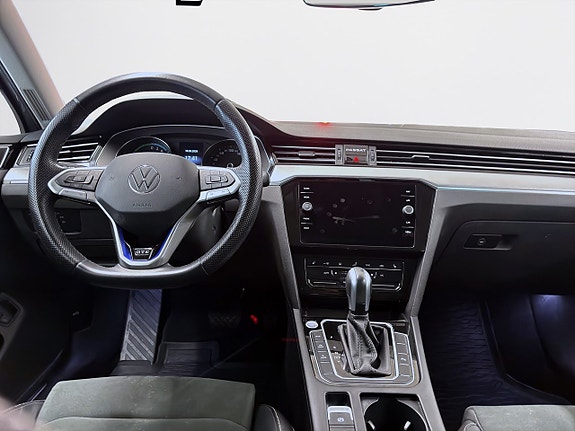 Volkswagen Passat 11 of 18