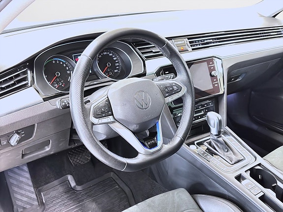 Volkswagen Passat 9 of 18