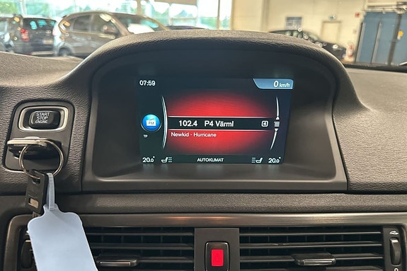 Volvo XC70 11 of 17