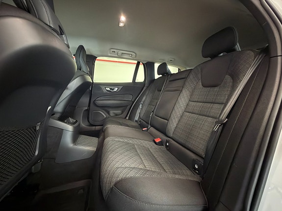 Volvo V60 11 of 16