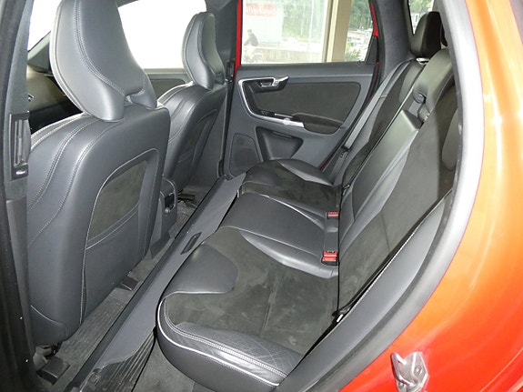 Volvo XC60 2 of 7