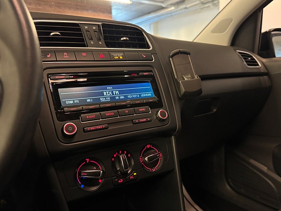 Volkswagen Polo 24 of 24