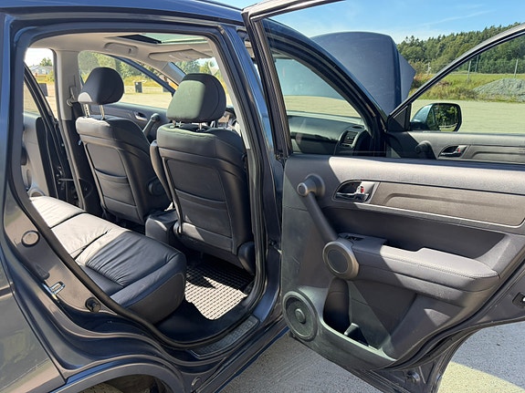 Honda CR-V 7 of 15