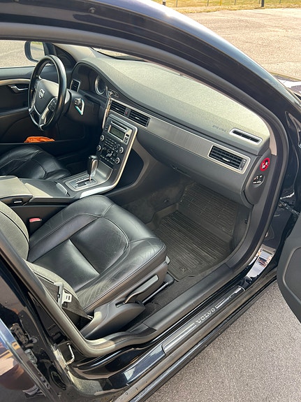 Volvo V70 9 of 18