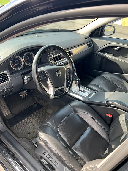 Volvo V70 7 of 18