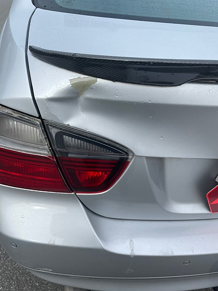 BMW 320i 6 of 6