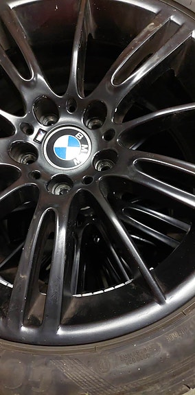 BMW 320i 4 of 6