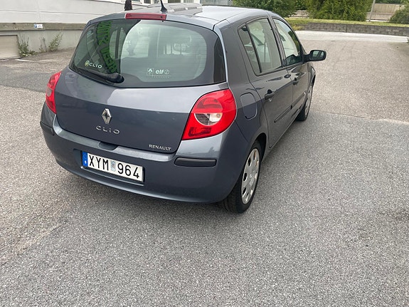 Renault Clio 2 of 7