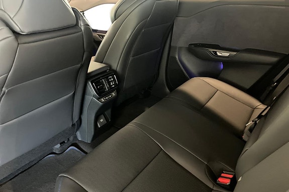 Lexus RZ550e 15 of 20