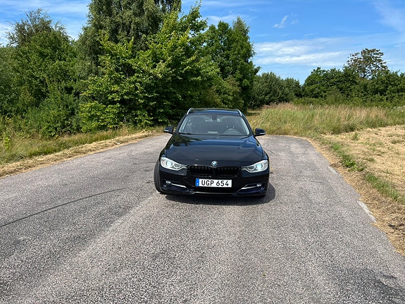 BMW 320d 2 of 7