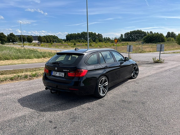 BMW 320d 4 of 7