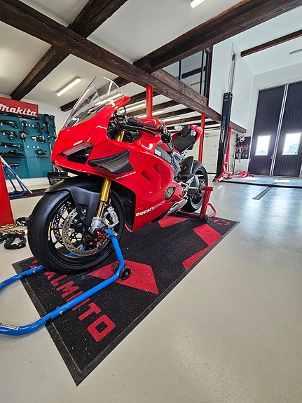 Ducati Panigale V4 S 2 of 10