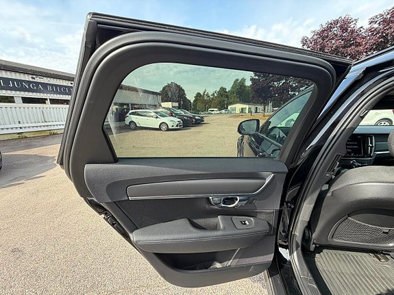 Volvo V90 Cross Country 13 of 22