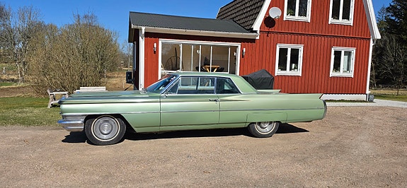 Cadillac Coupé DeVille 2 of 3