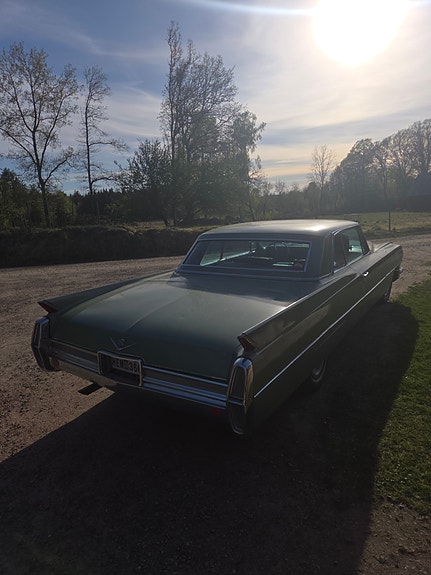 Cadillac Coupé DeVille 3 of 3