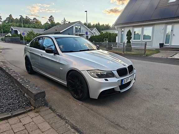 BMW 320d 2 of 5