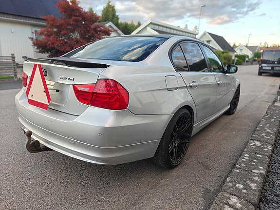 BMW 320d 3 of 5