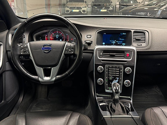 Volvo S60 Cross Country 11 of 24