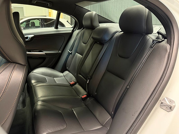 Volvo S60 Cross Country 16 of 24