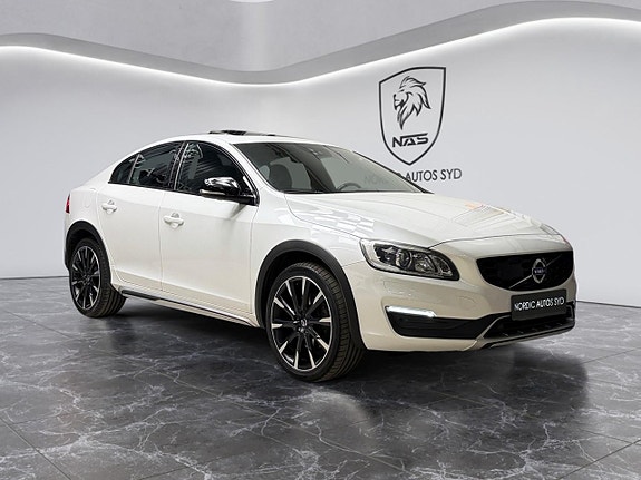 Volvo S60 Cross Country 8 of 24