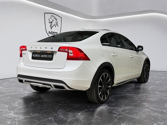 Volvo S60 Cross Country 6 of 24