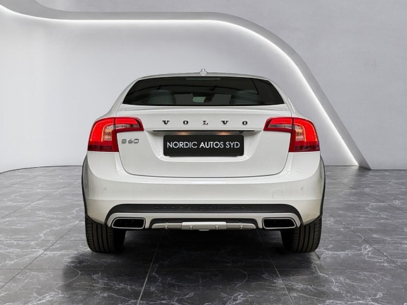 Volvo S60 Cross Country 5 of 24