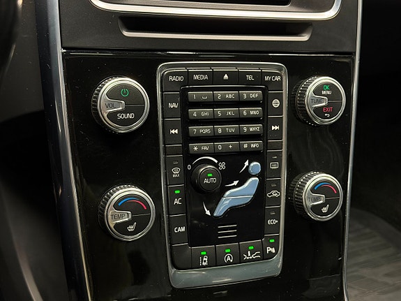 Volvo S60 Cross Country 18 of 24