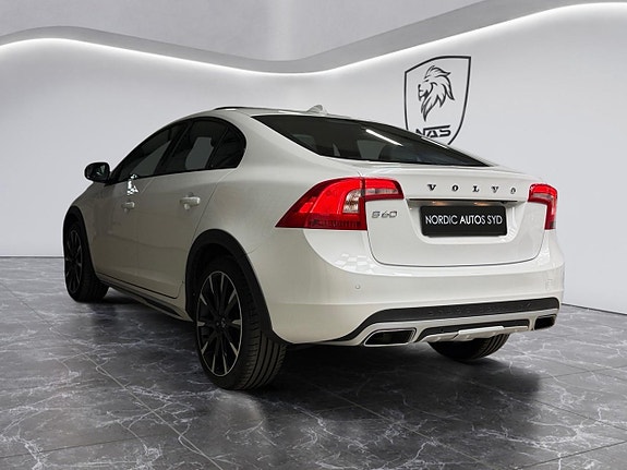 Volvo S60 Cross Country 4 of 24
