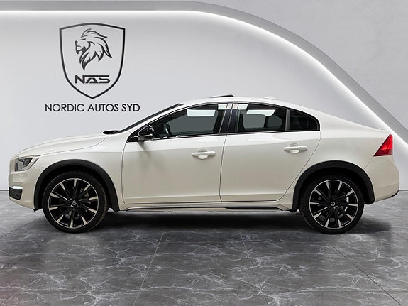 Volvo S60 Cross Country 3 of 24
