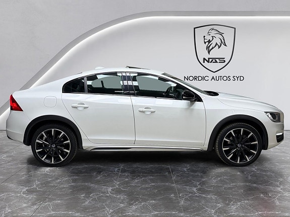 Volvo S60 Cross Country 7 of 24