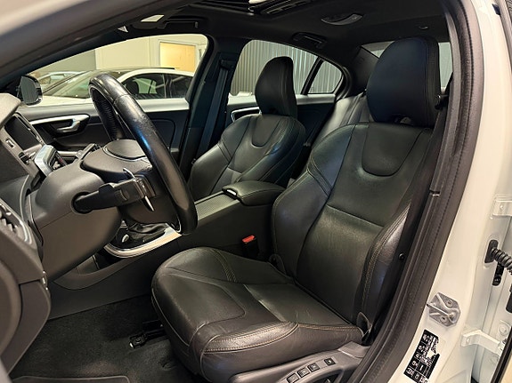 Volvo S60 Cross Country 13 of 24