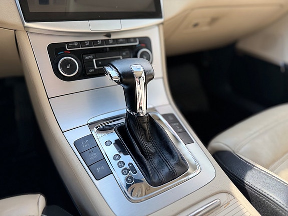 Volkswagen Passat CC 8 of 11