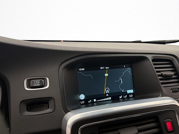 Volvo V60 Cross Country 18 of 30