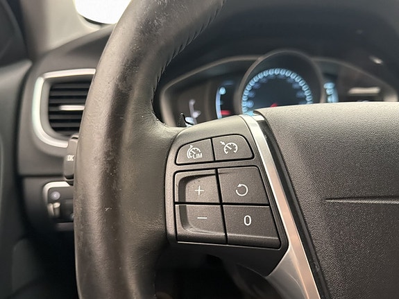 Volvo V60 Cross Country 13 of 30