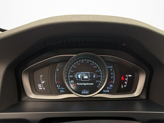 Volvo V60 Cross Country 14 of 30