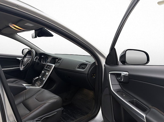 Volvo V60 Cross Country 24 of 30