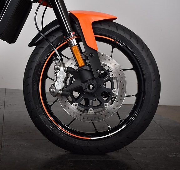 KTM 790 Duke 9 of 15