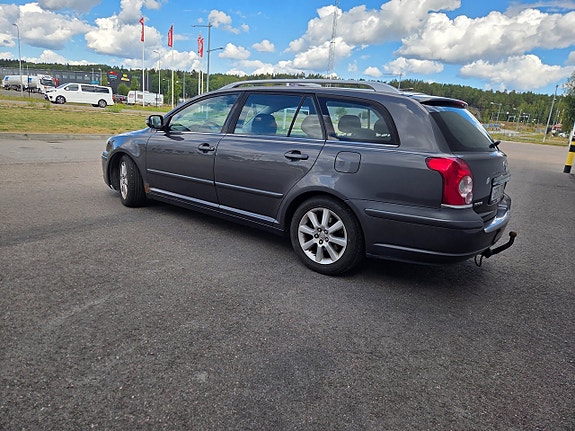 Toyota Avensis 6 of 13