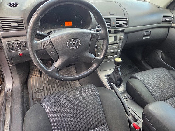 Toyota Avensis 9 of 13