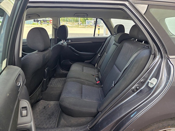 Toyota Avensis 10 of 13